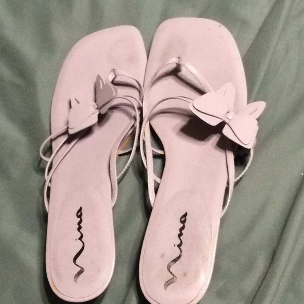 ❤Lavender low heels with butterfly